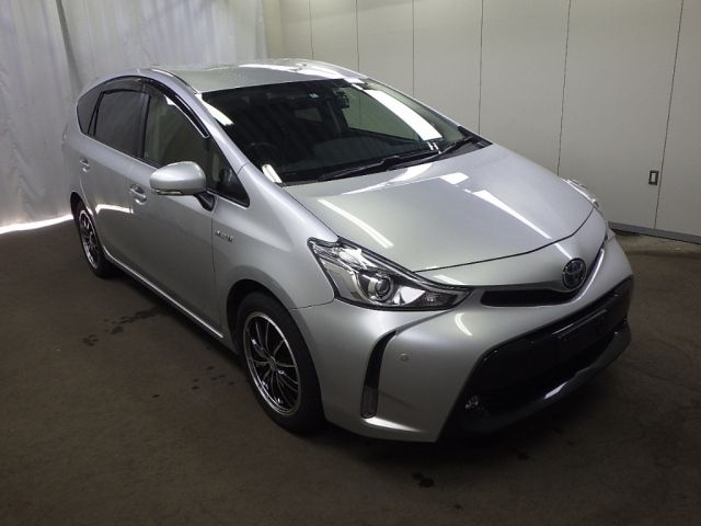 26031 Toyota Prius alpha ZVW41W 2016 г. (Honda Tokyo)